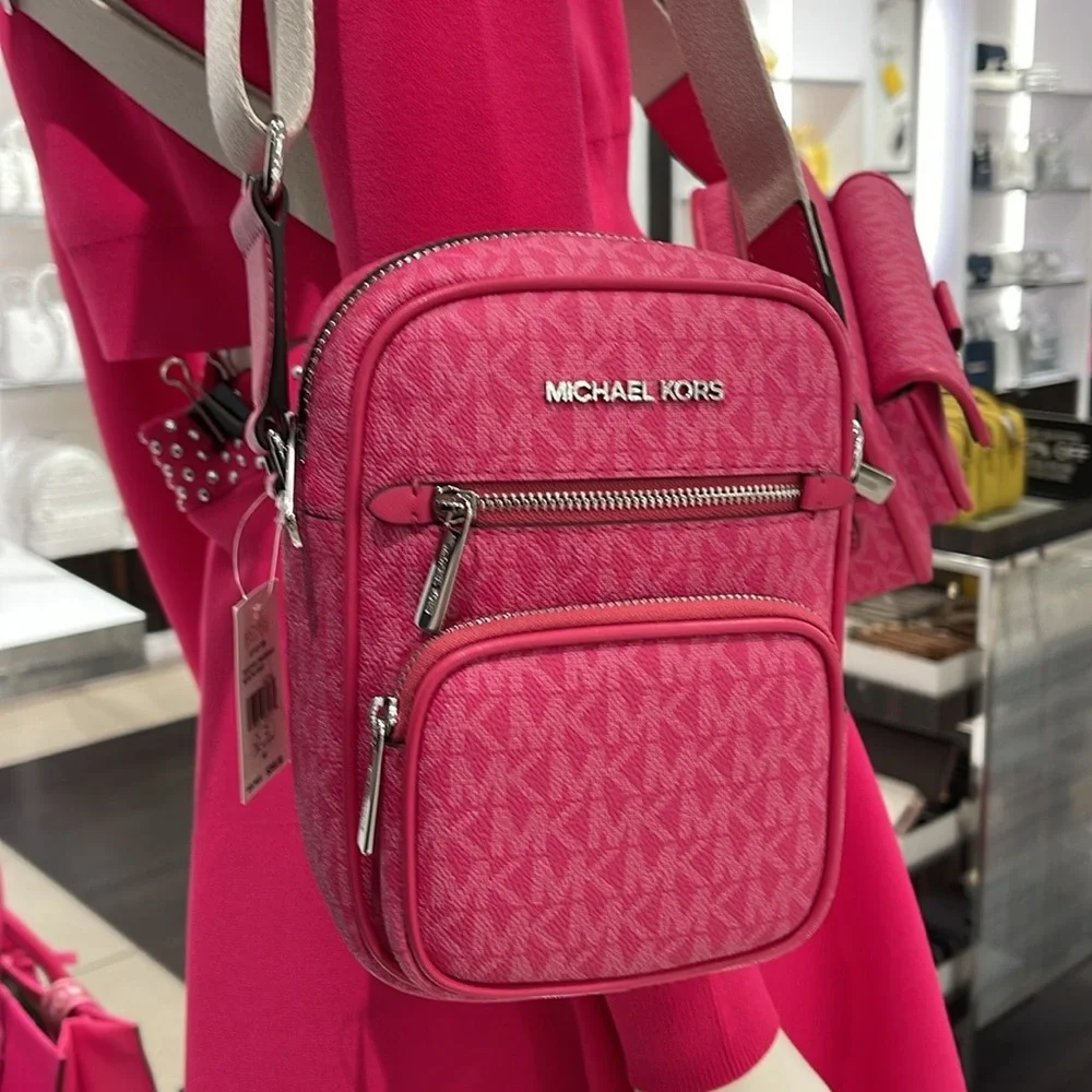 Michael Kors Jet Set Medium Signature Logo Crossbody Bag
COLOR DRAGONFRUT - Picture 16 of 16